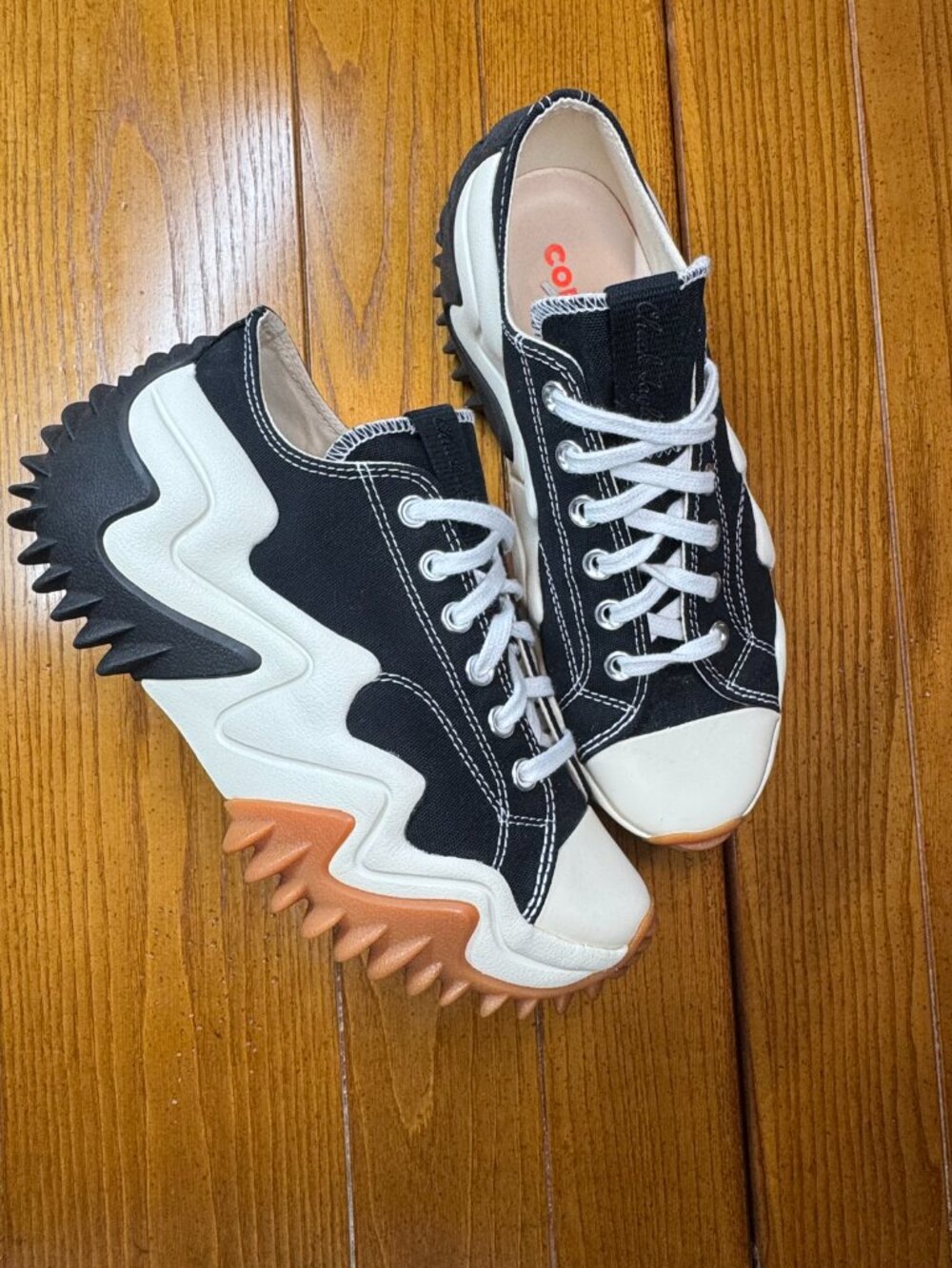 Converse Run Star Motion Chuck Taylor Low Top — Black/White/Gum- LIKE NEW
